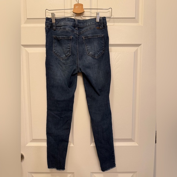 1822 Ladies Distressed Blue Jeans NWOT - Picture 6 of 6